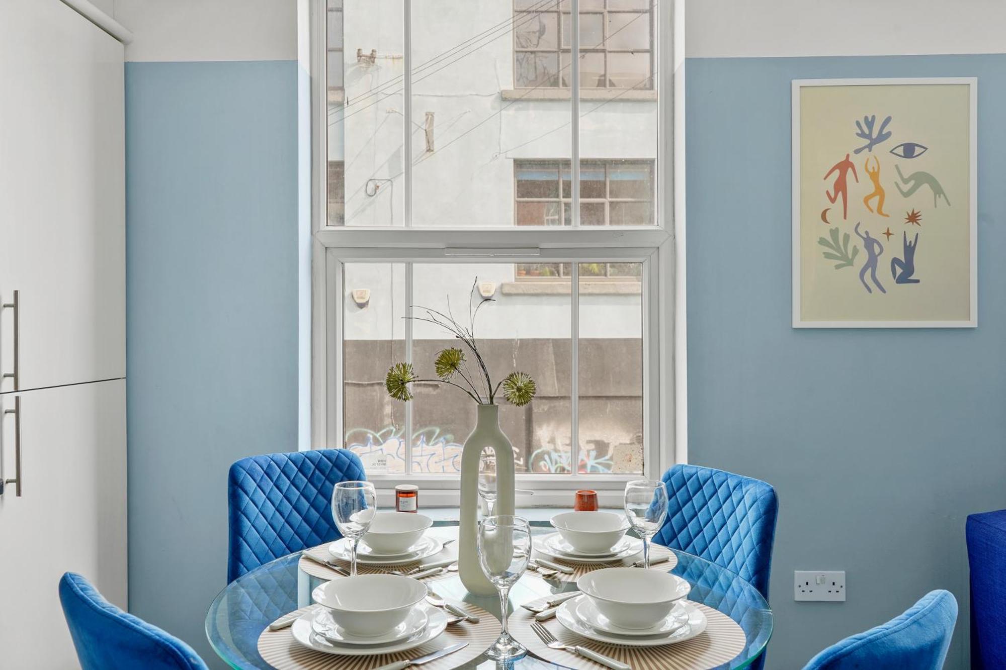 Stylish Sleek Abode - Sleeps 6