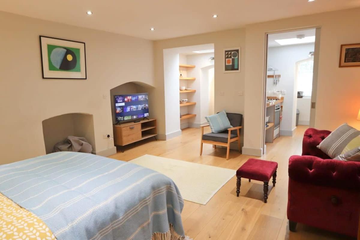 Richmond Terrace Apartment *