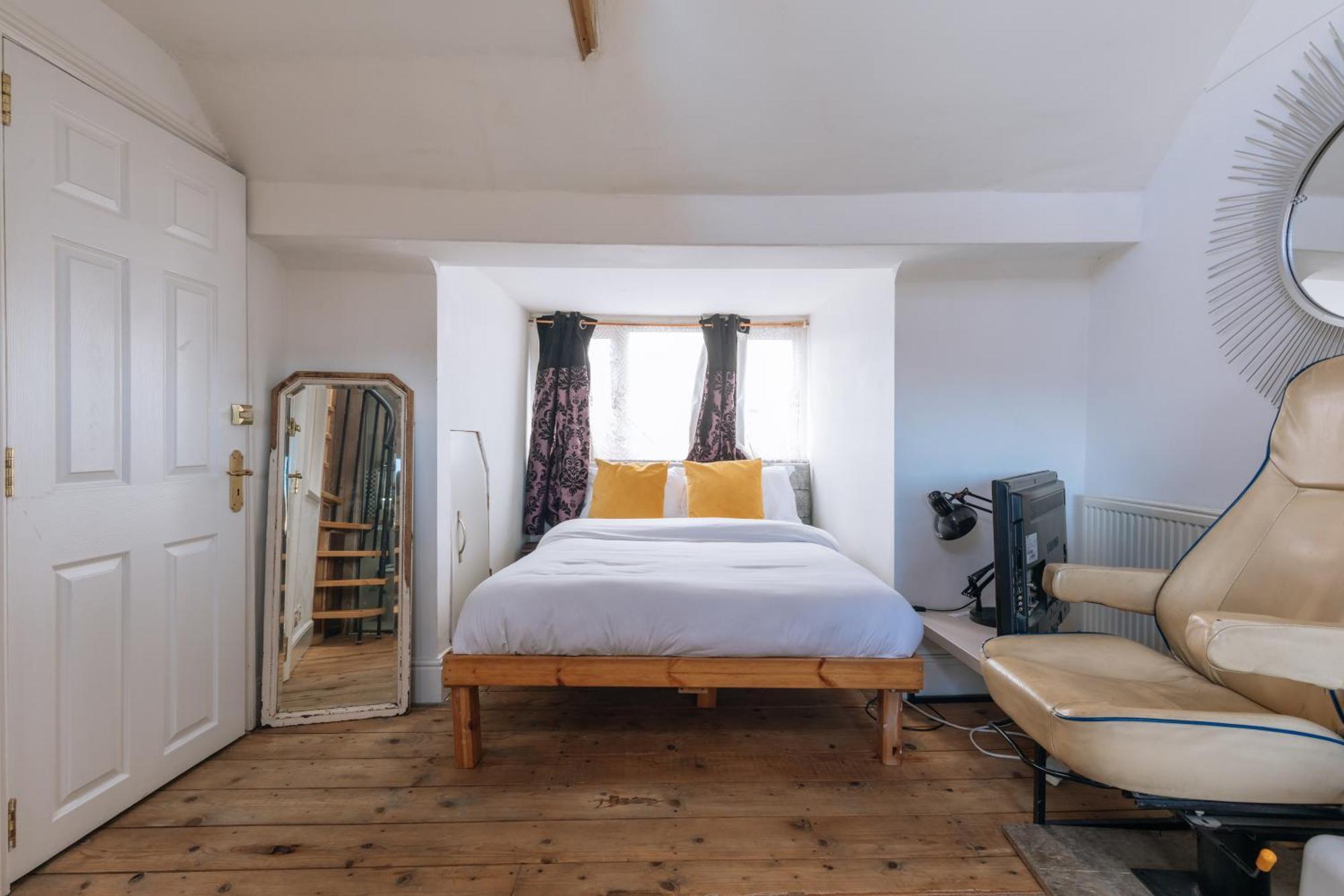 Vibrant & Eclectic 3 Bedroom Flat - Bedminster Bristol!