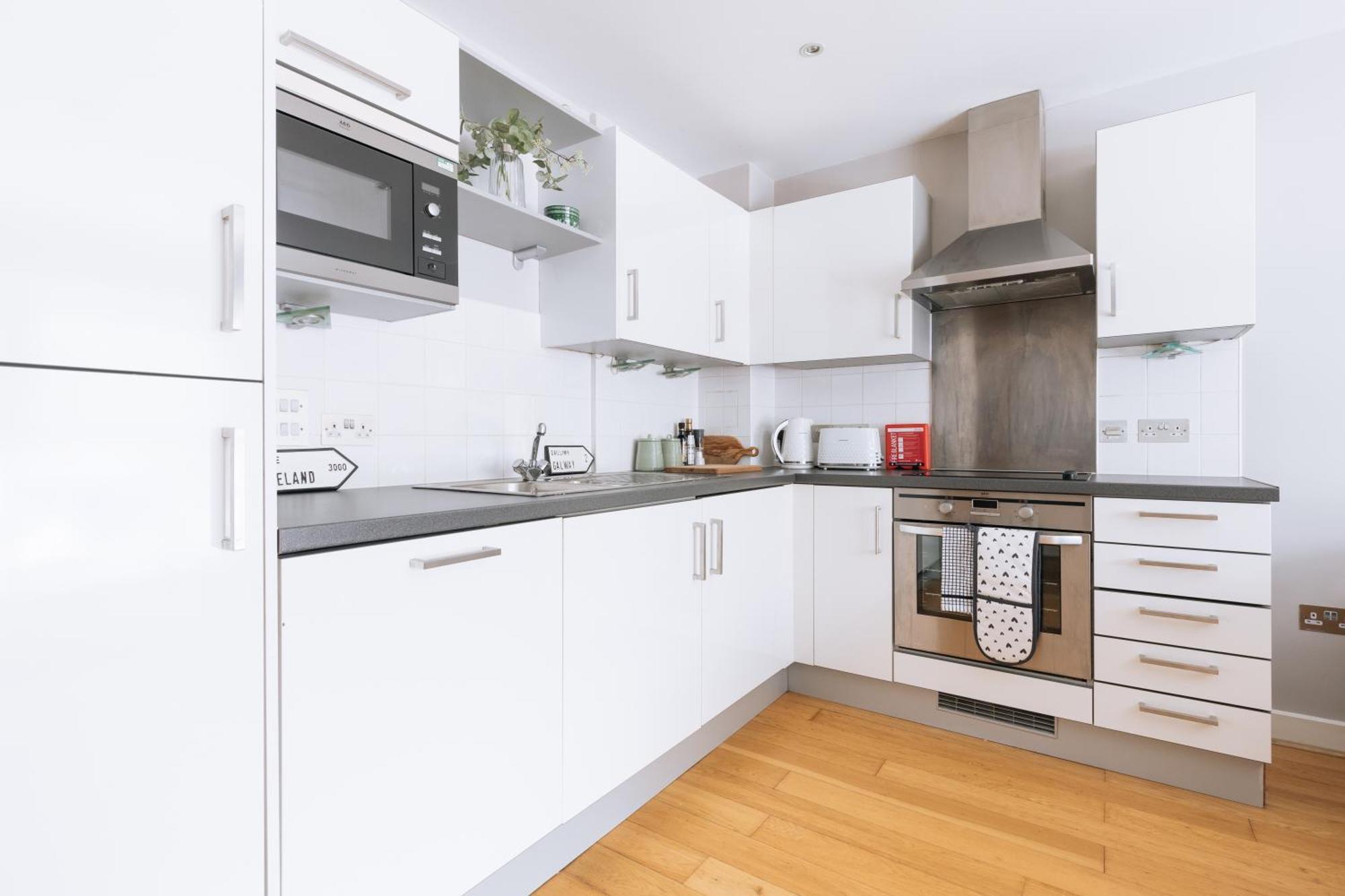 Contemporary 1bd Flat - Centre! Apartment Bristol
