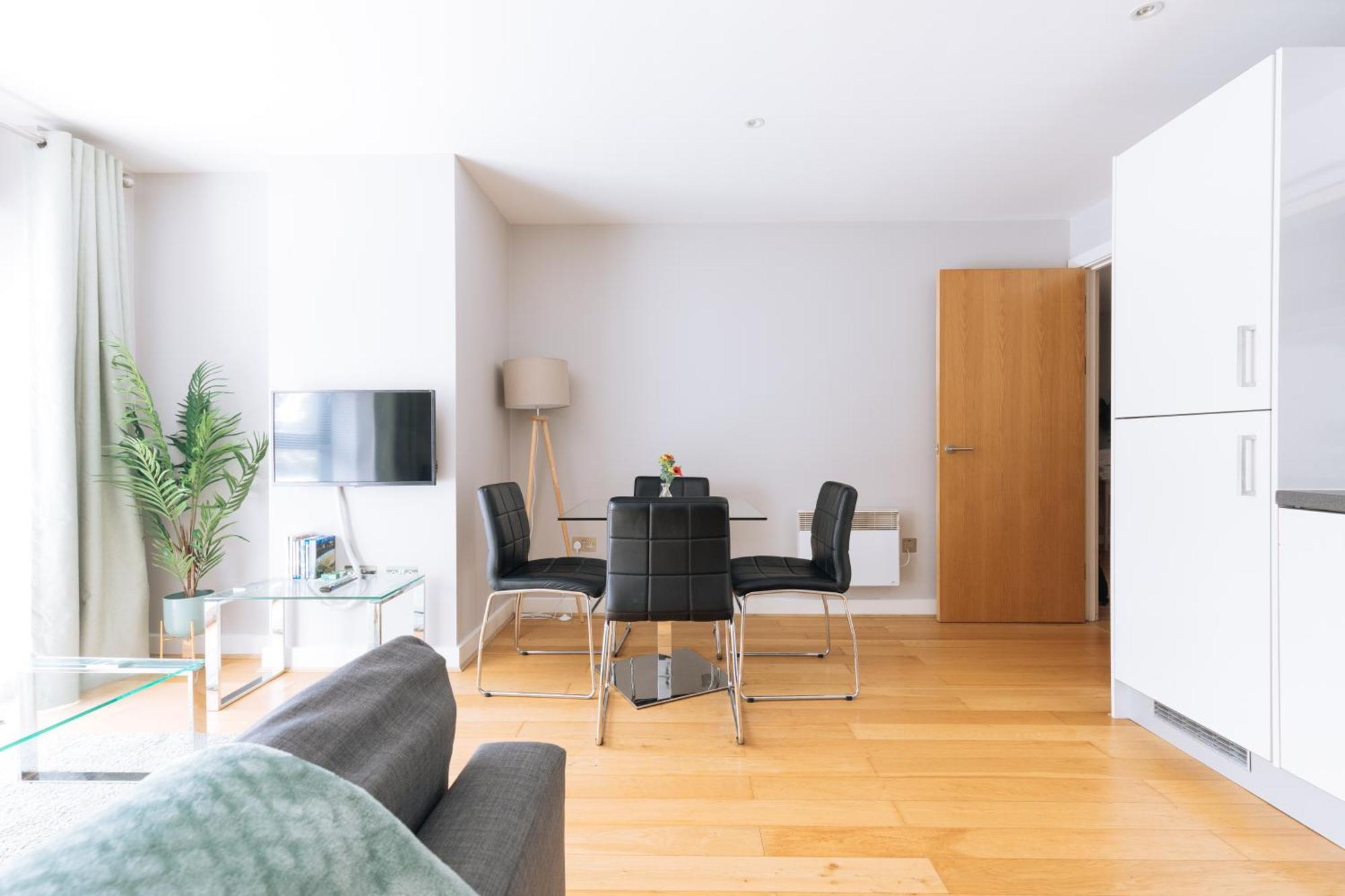 Apartment Contemporary 1bd Flat - Centre! *