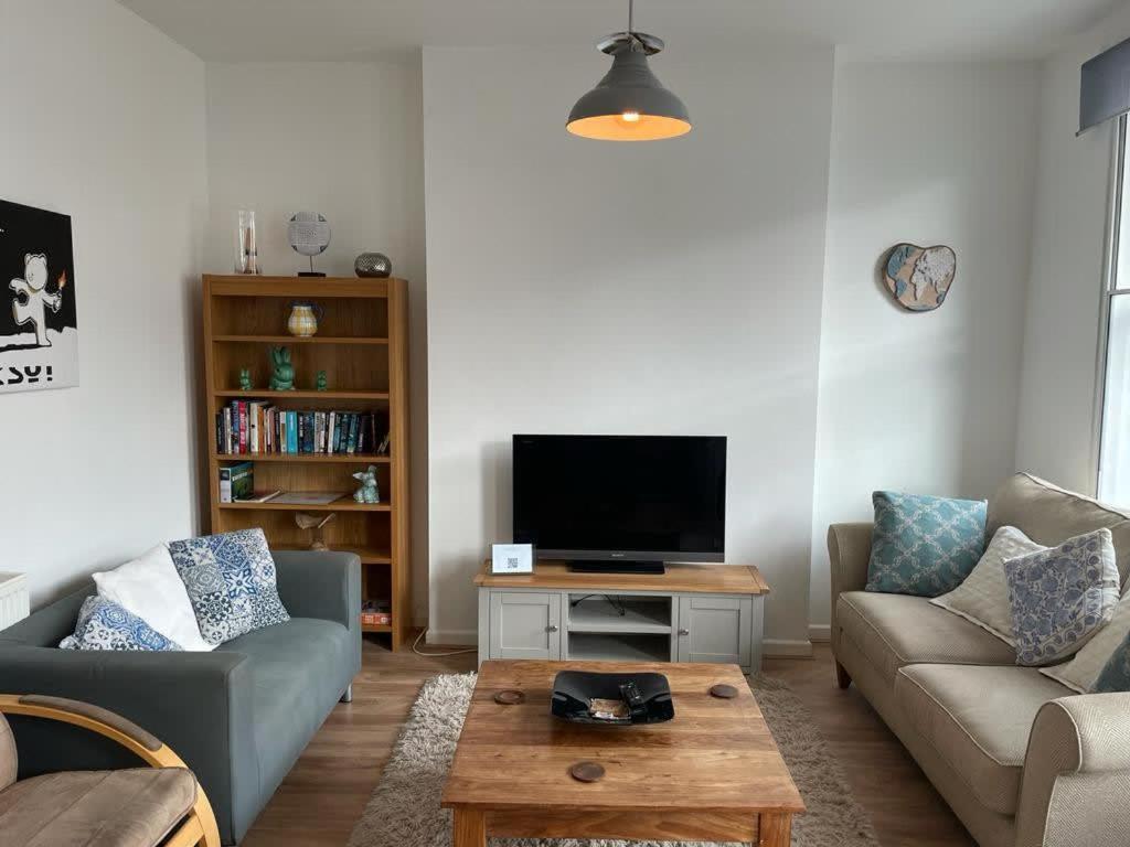 Wonderful 3 Bed In Old Market * Bristol