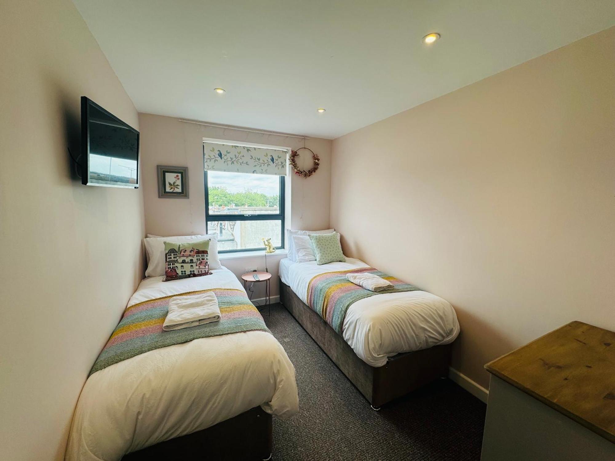 Modern & Vintage Inspired In Old Totterdown Guest house Bristol