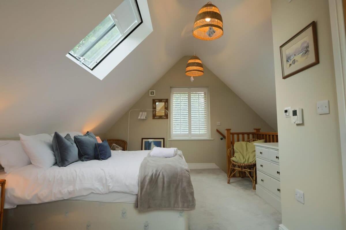 Musthay Mews Tockington *