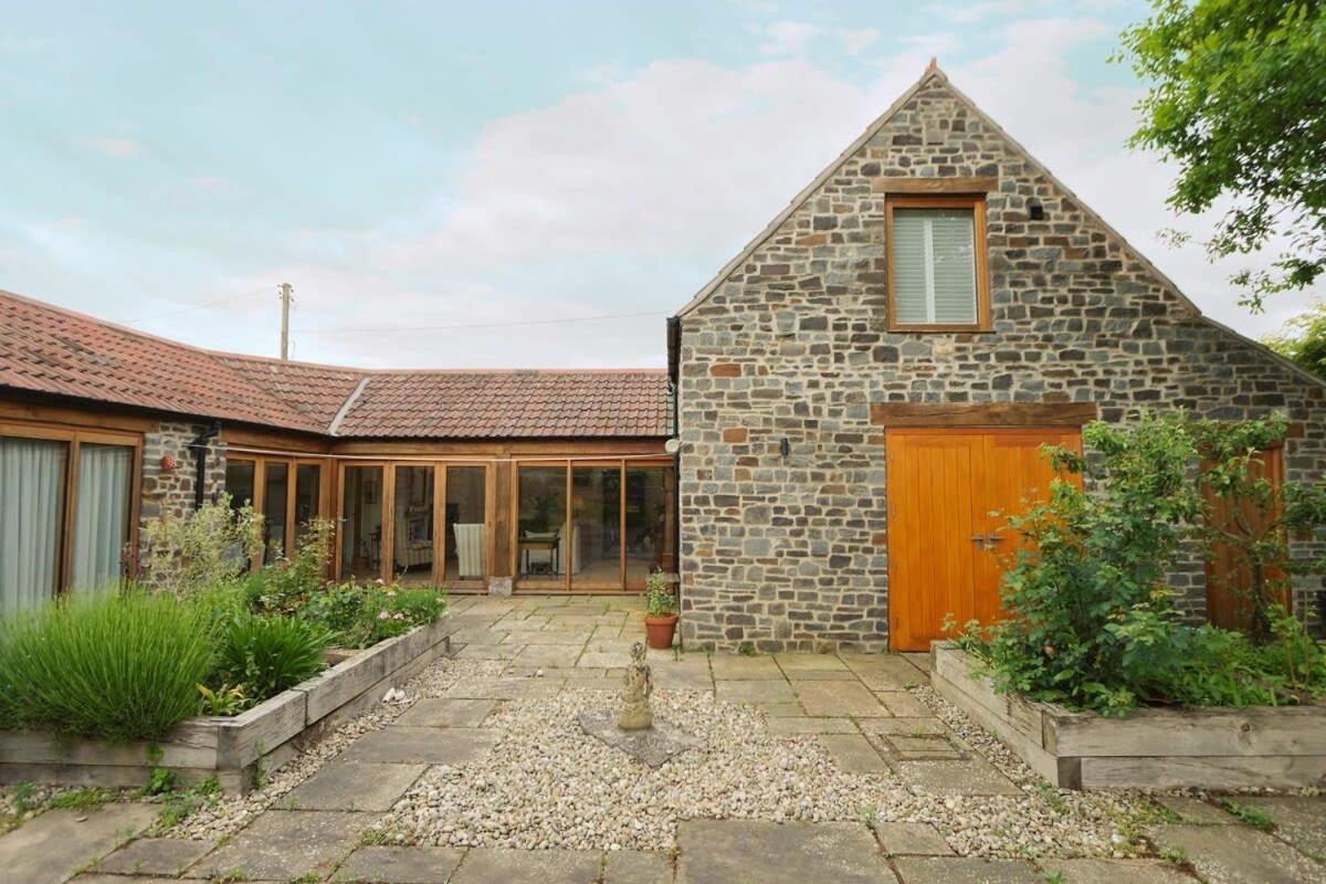 Musthay Mews Tockington