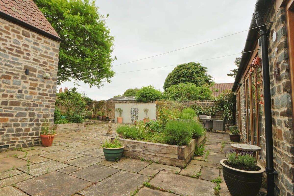 Musthay Mews Tockington * Bristol