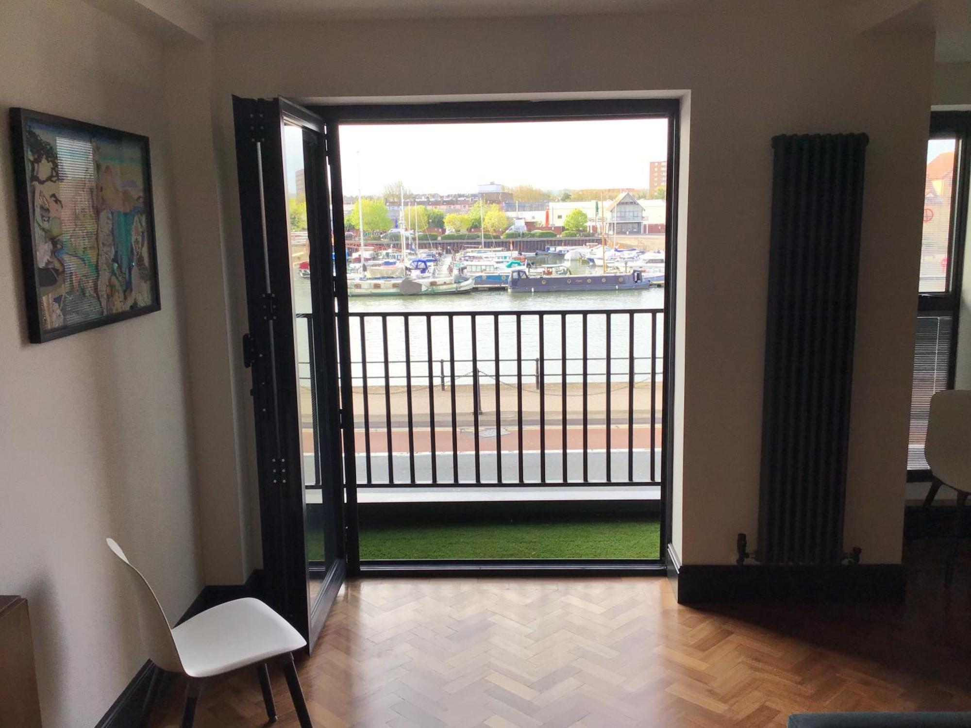 Duplex Harbourside Centre With Free Parking *