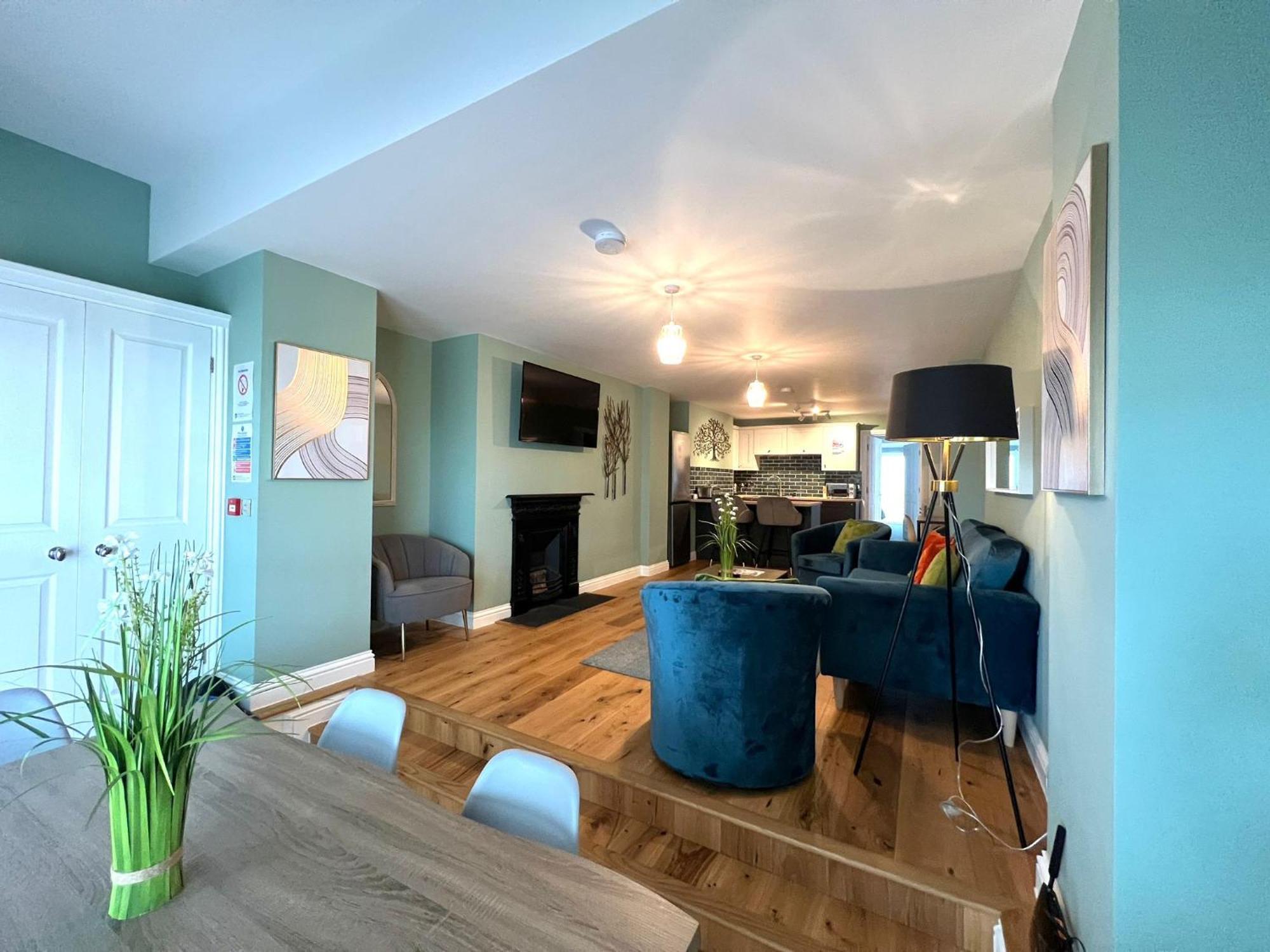 2 Bedroom Stopoverz Apartment *