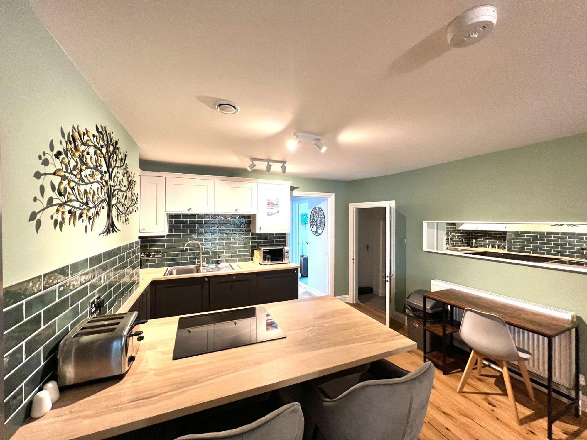 2 Bedroom Stopoverz Apartment