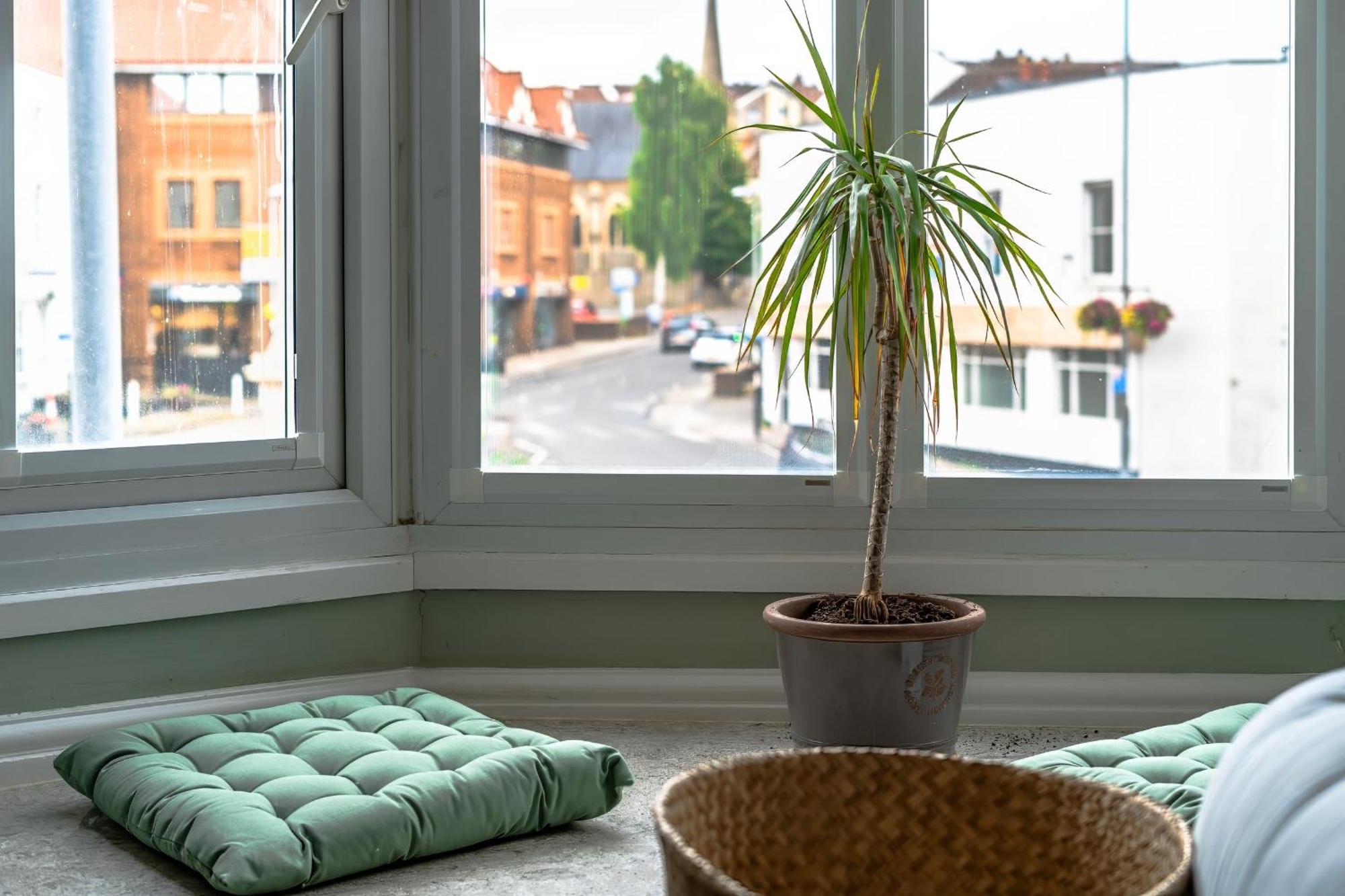 Modern Serviced Apartment: Views Of Village Center * Bristol