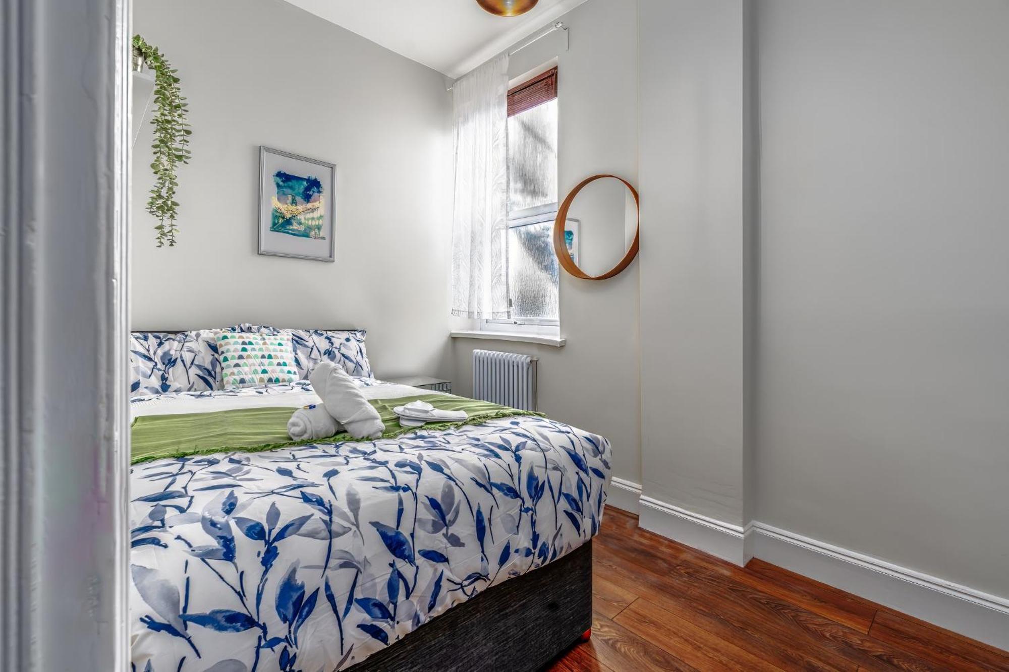 Modern Serviced Apartment: Views Of Village Center *