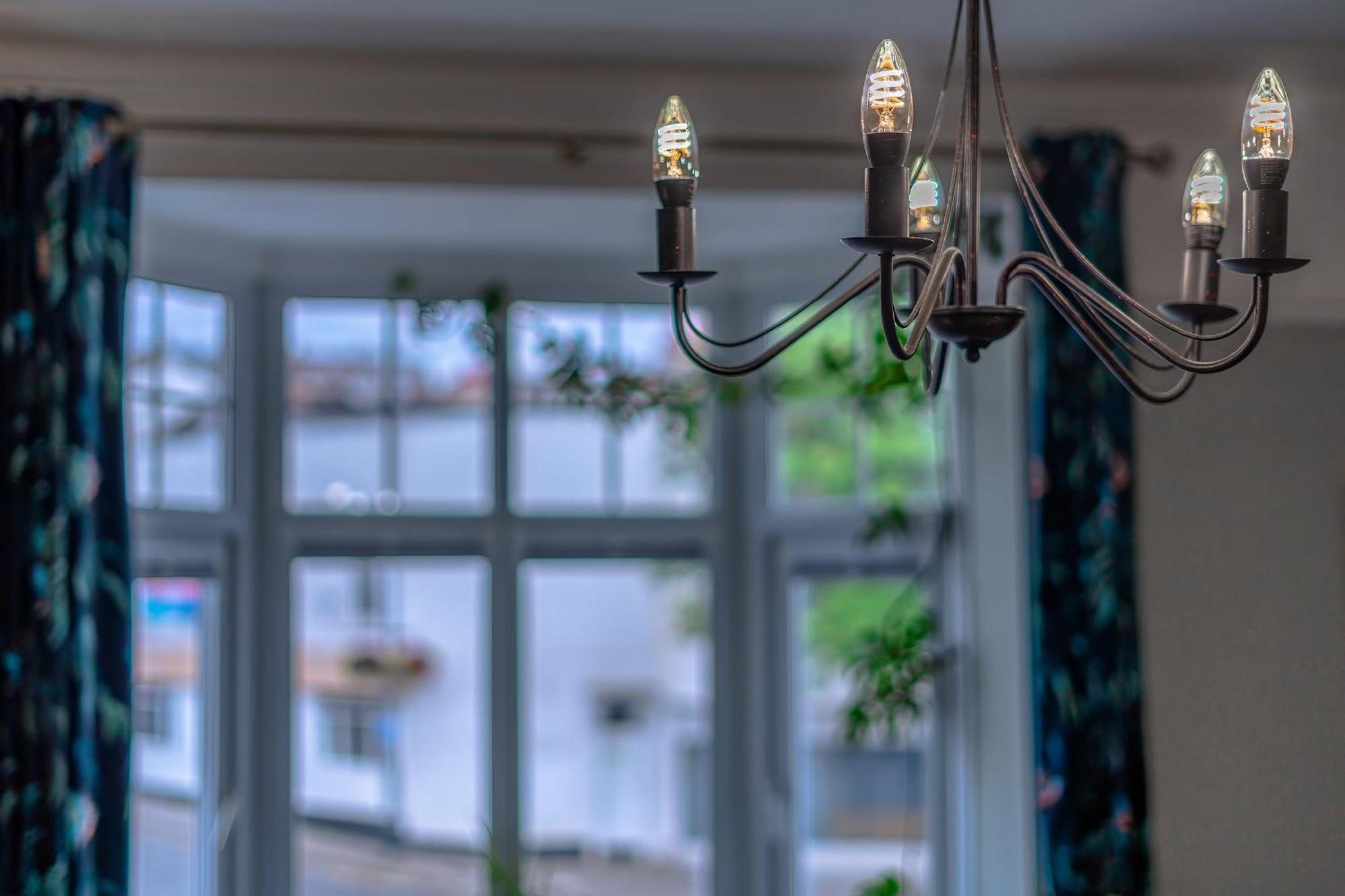 Modern Serviced Apartment: Views Of Village Center Apartment Bristol