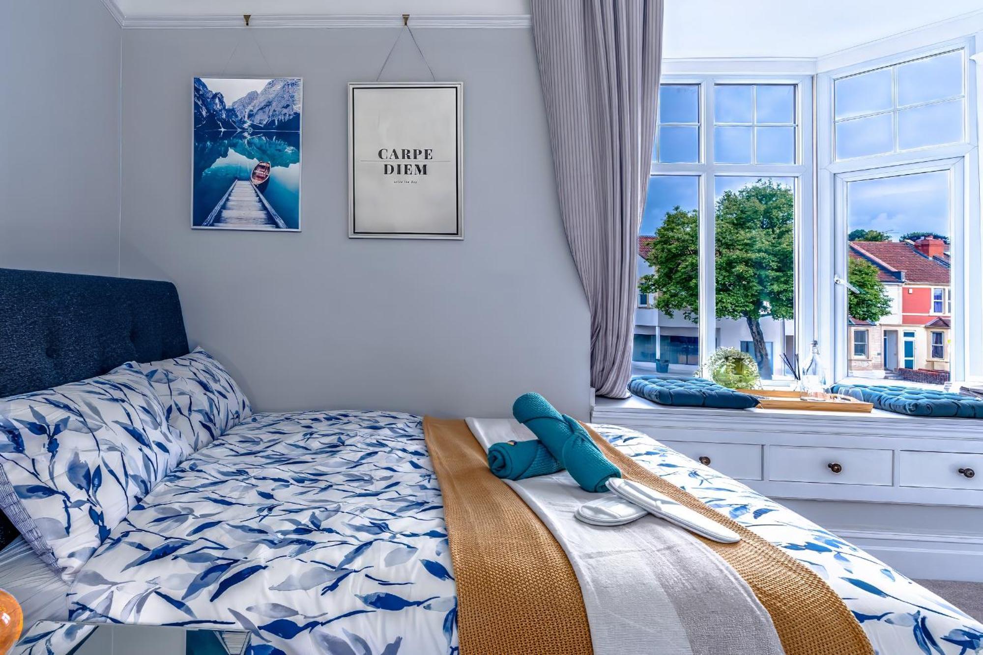 Modern Serviced Apartment: Views Of Village Center *