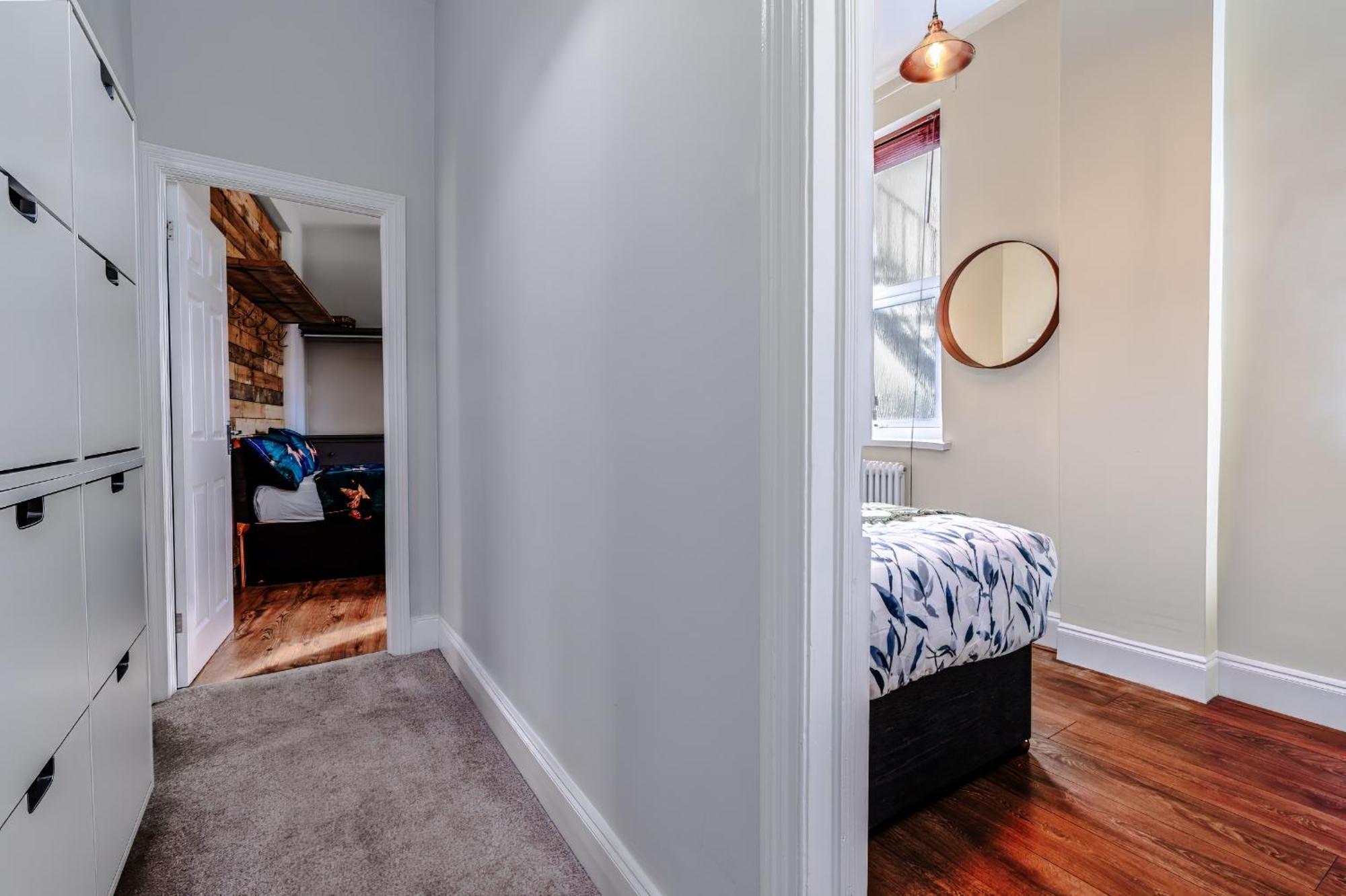 Modern Serviced Apartment: Views Of Village Center Apartment Bristol
