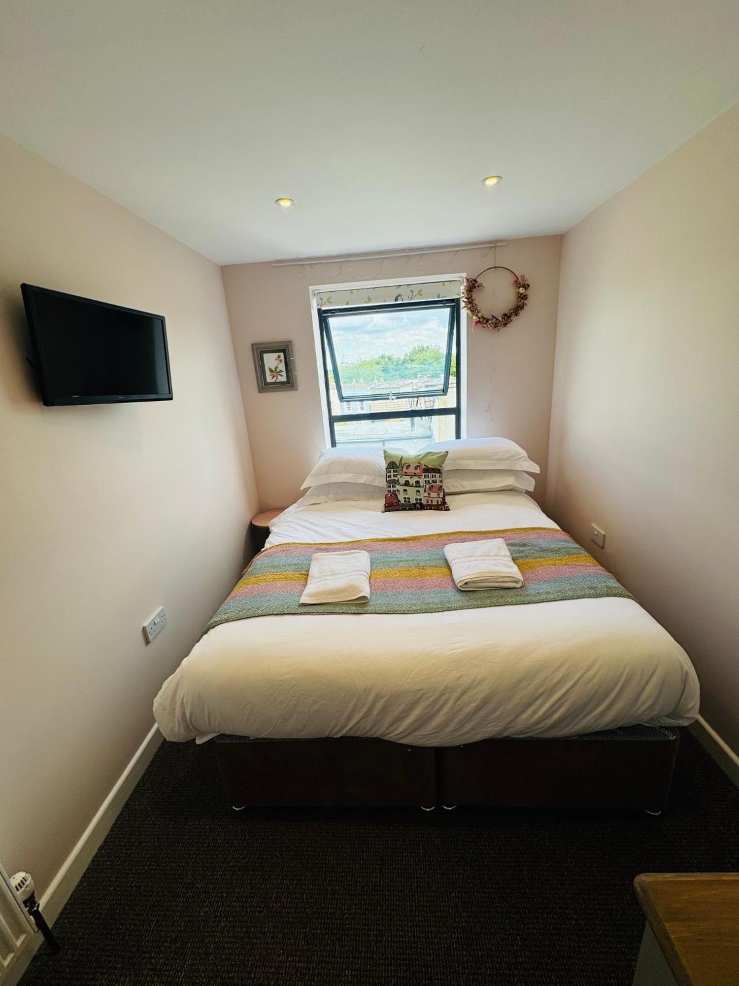 Guest house Modern & Vintage Inspired In Old Totterdown *