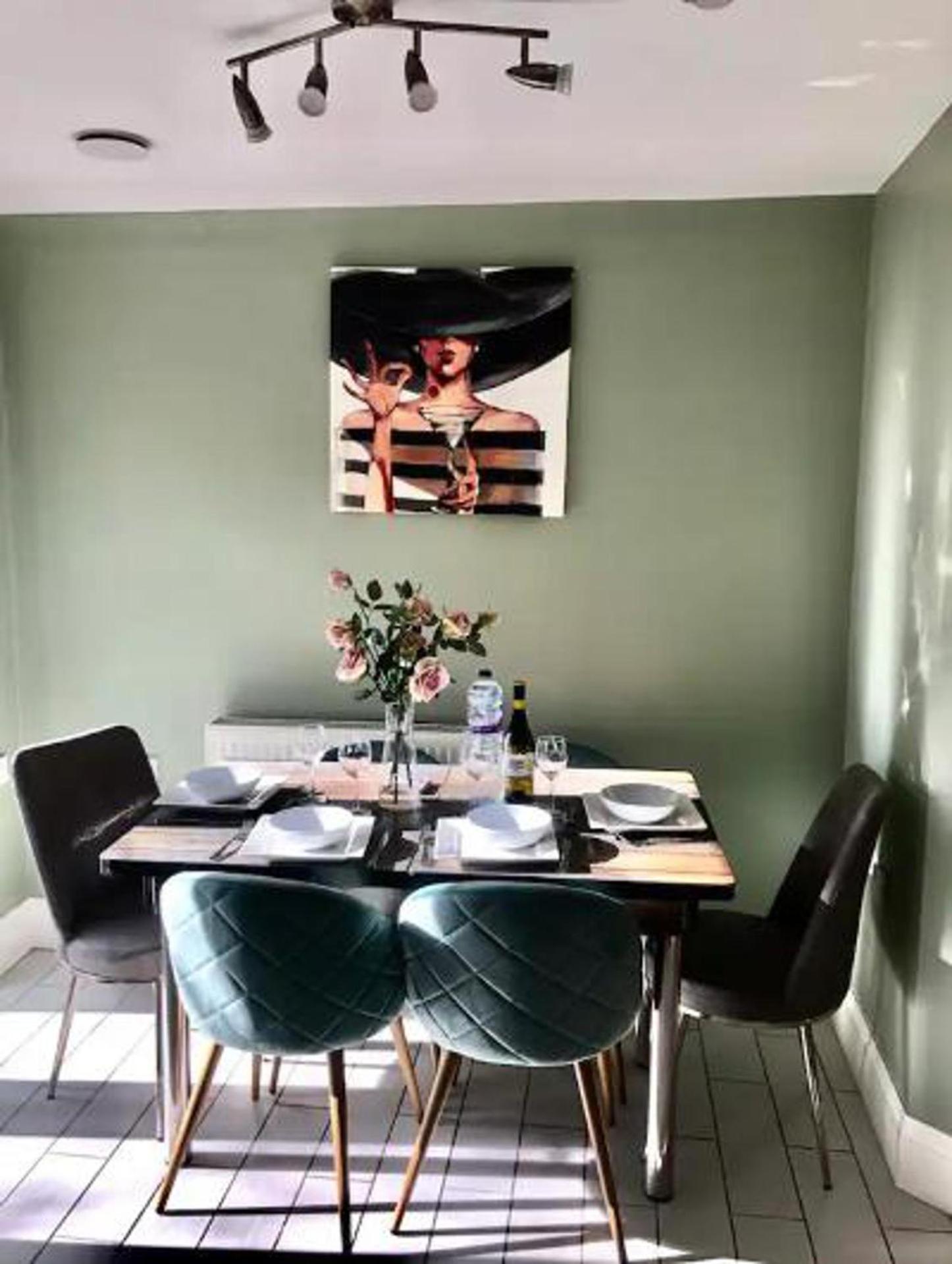 Stunning 3-bed House In *