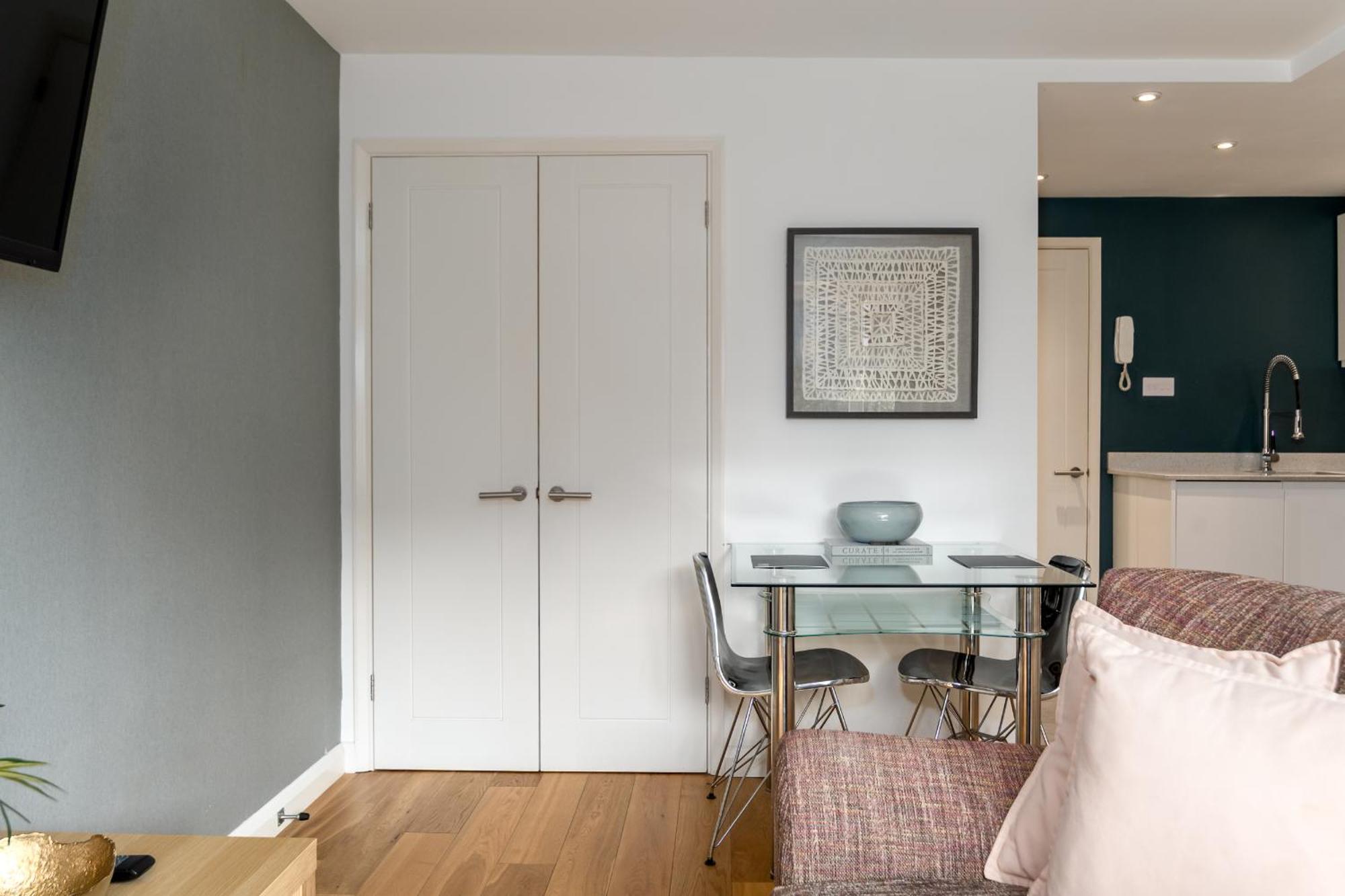 Alison Court - Urban Apartment