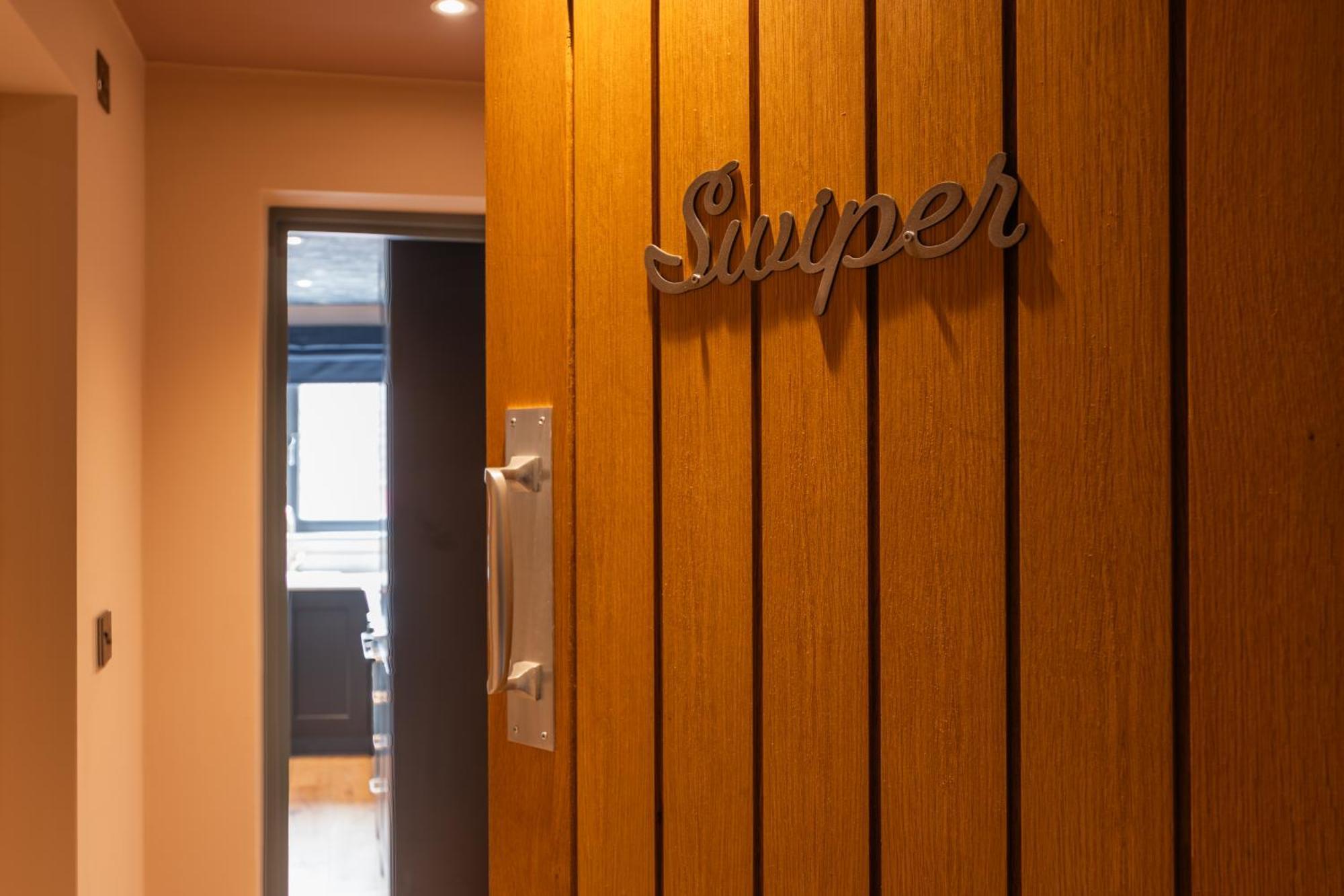 Swiper - 1 Bedroom Luxury By Mint * Bristol