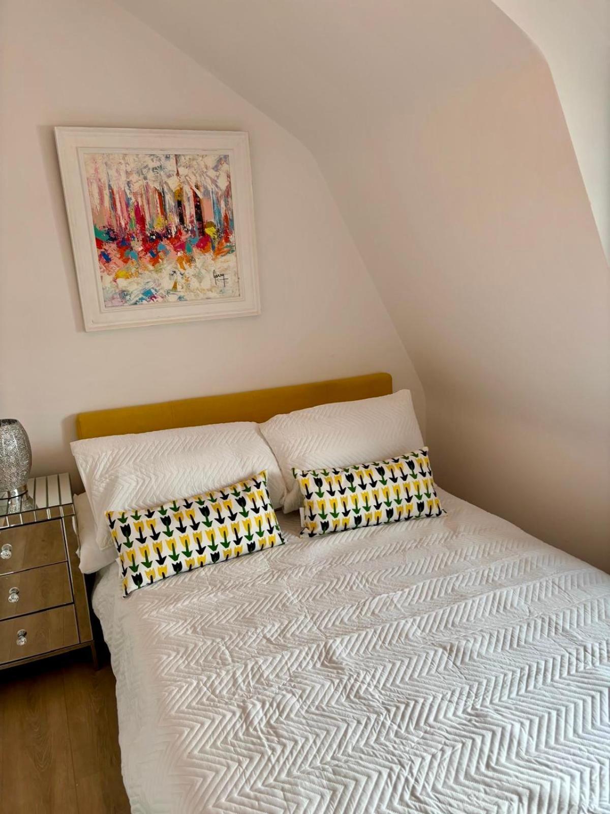 - Cabot Circus Apartment *