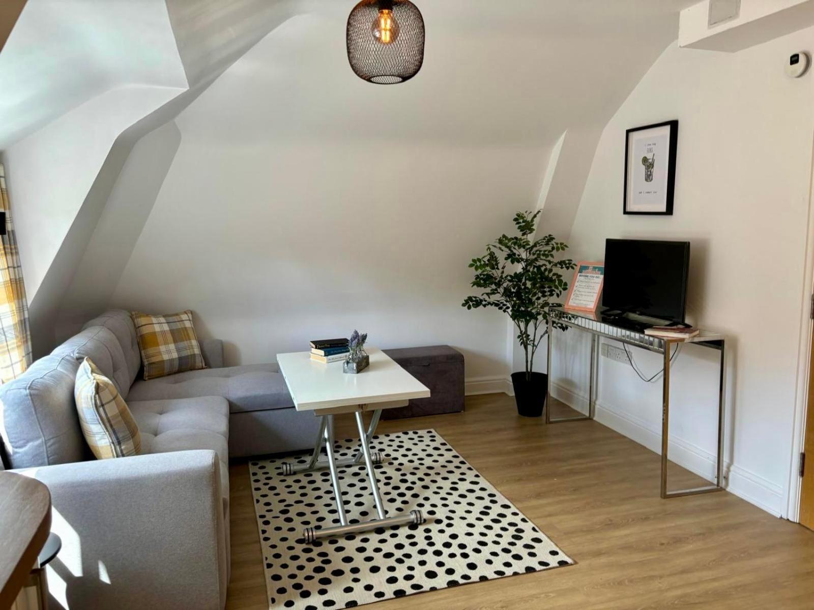 - Cabot Circus Apartment