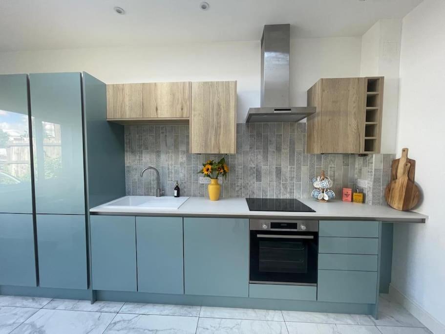 Apartment Sunny With Parking And Private Entrance Bristol
