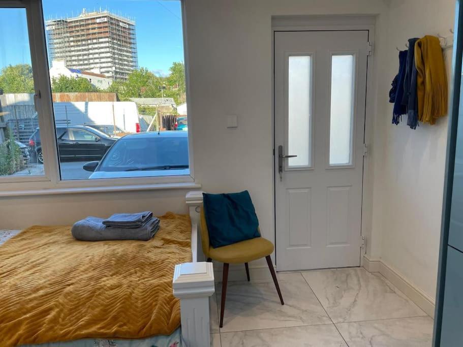 Sunny With Parking And Private Entrance Apartment Bristol