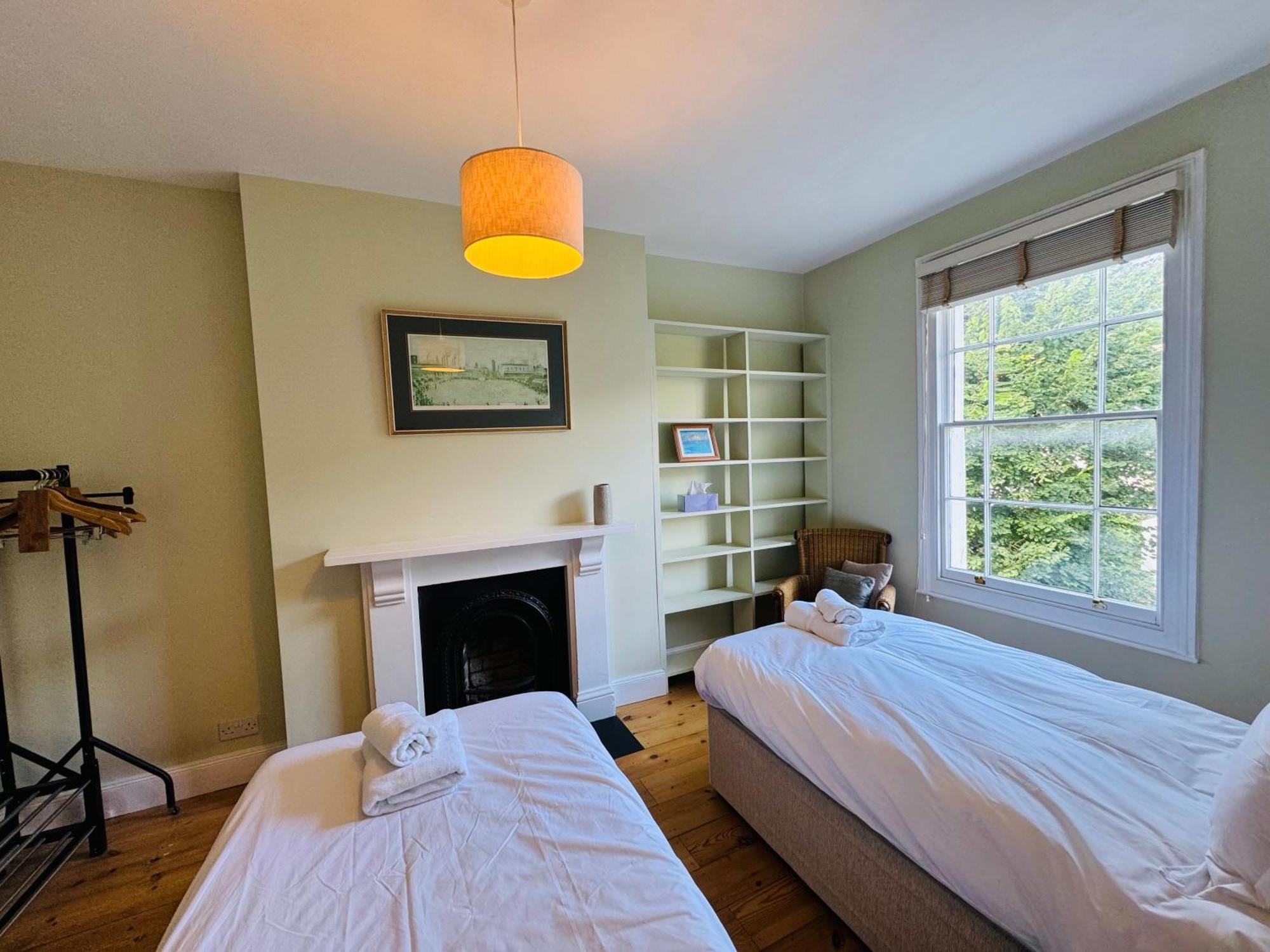 A Gorgeous Edwardian In City Centre Holiday home