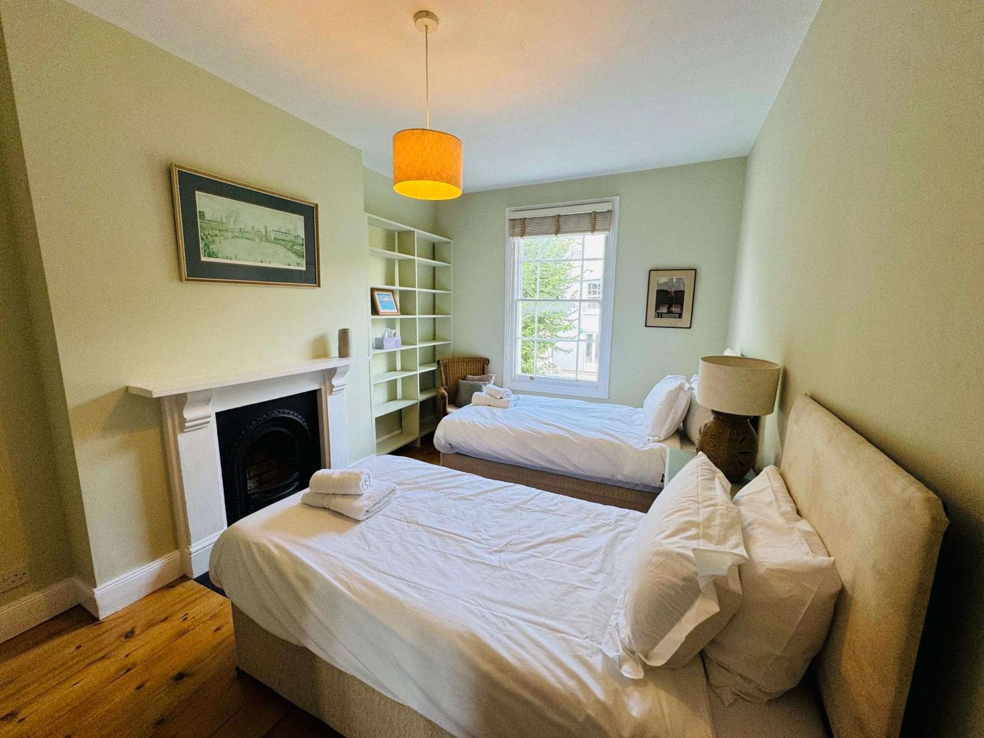 A Gorgeous Edwardian In City Centre Holiday home