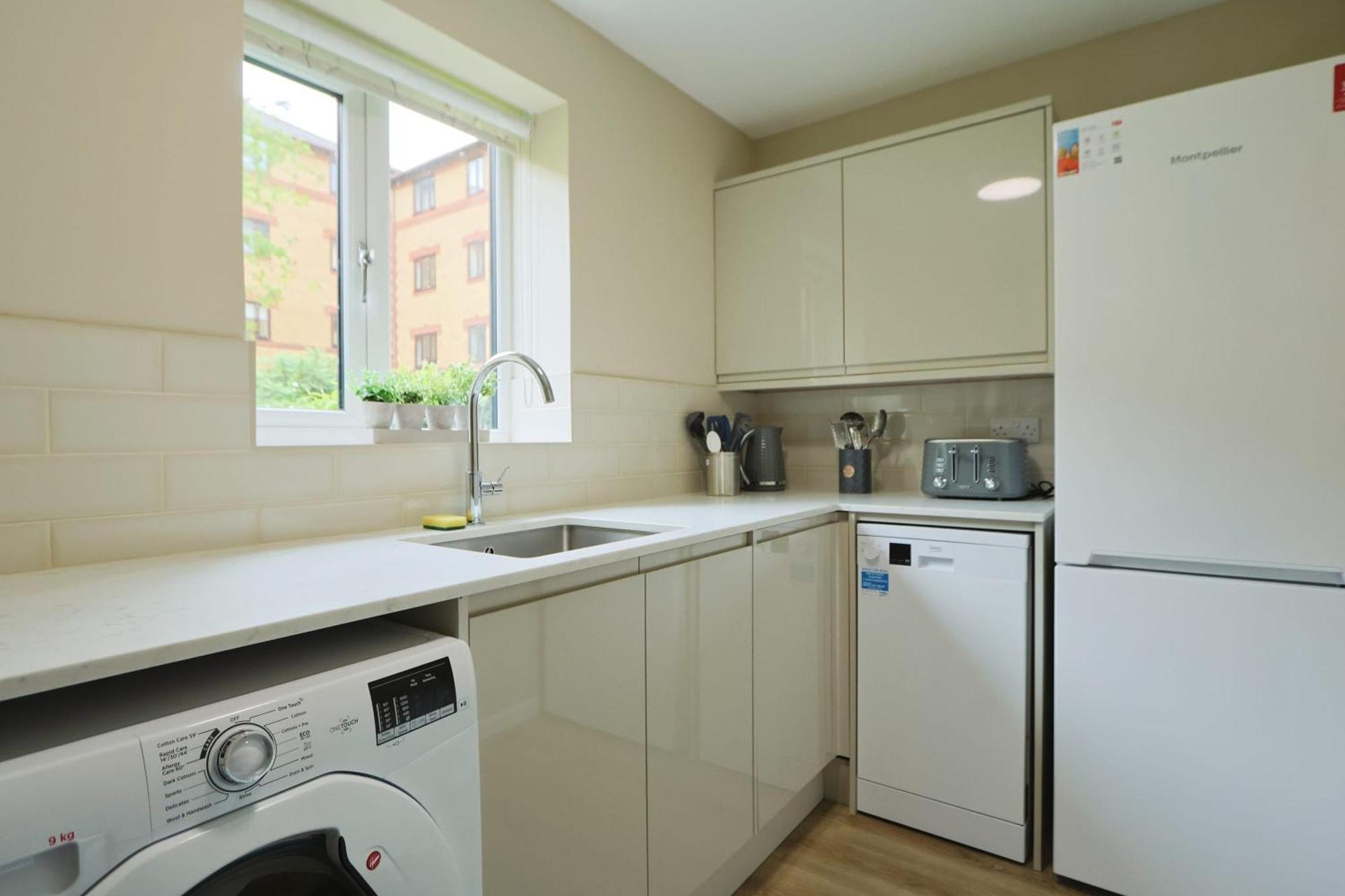 Caslon Court One Bedroom Flat Apartment *