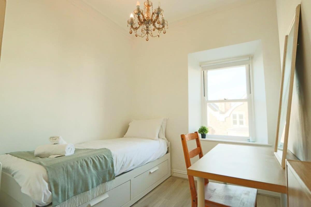Apartment Manilla 3 Bedroom Floor Flat