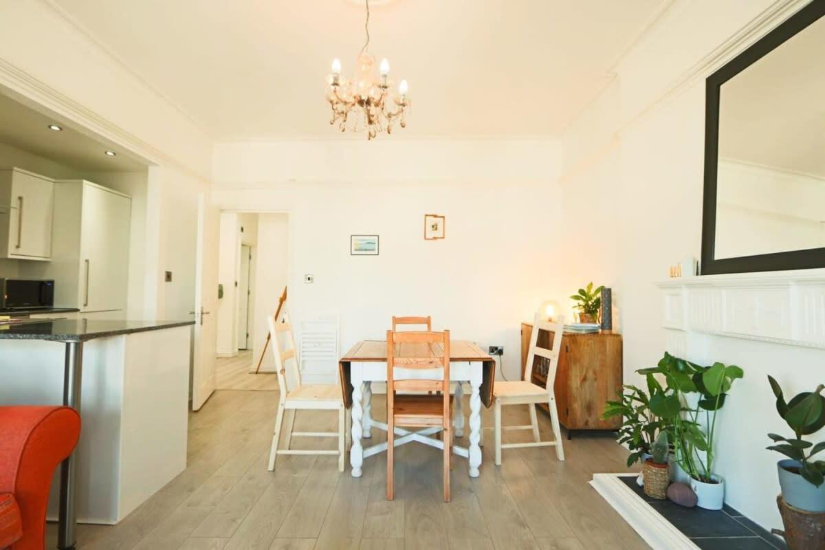 Manilla 3 Bedroom Floor Flat Apartment Bristol