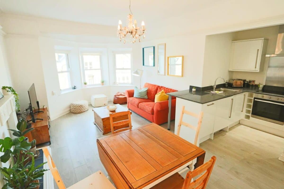 Manilla 3 Bedroom Floor Flat Apartment *