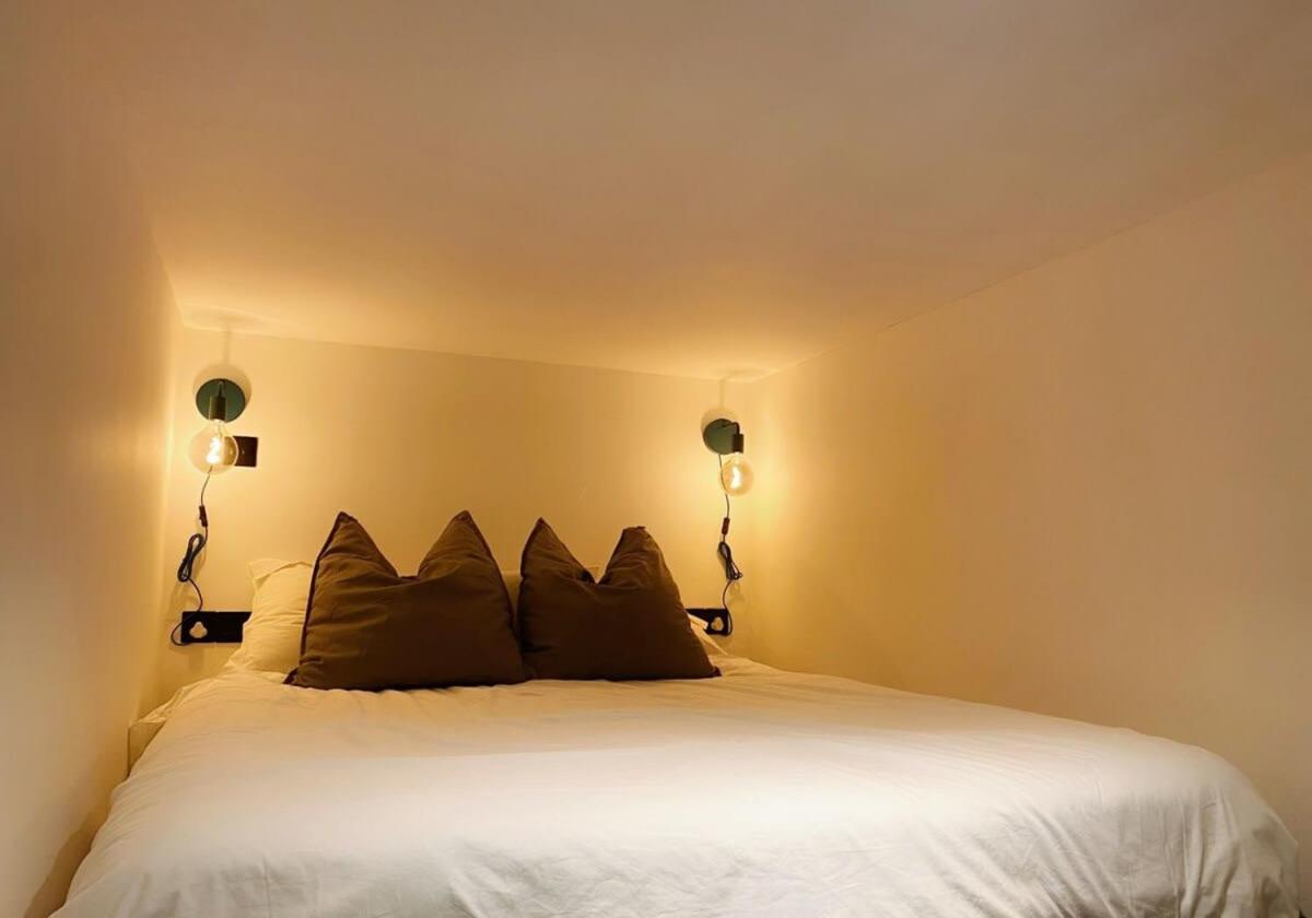 Modern And Bright Three Bed Apartment Bristol