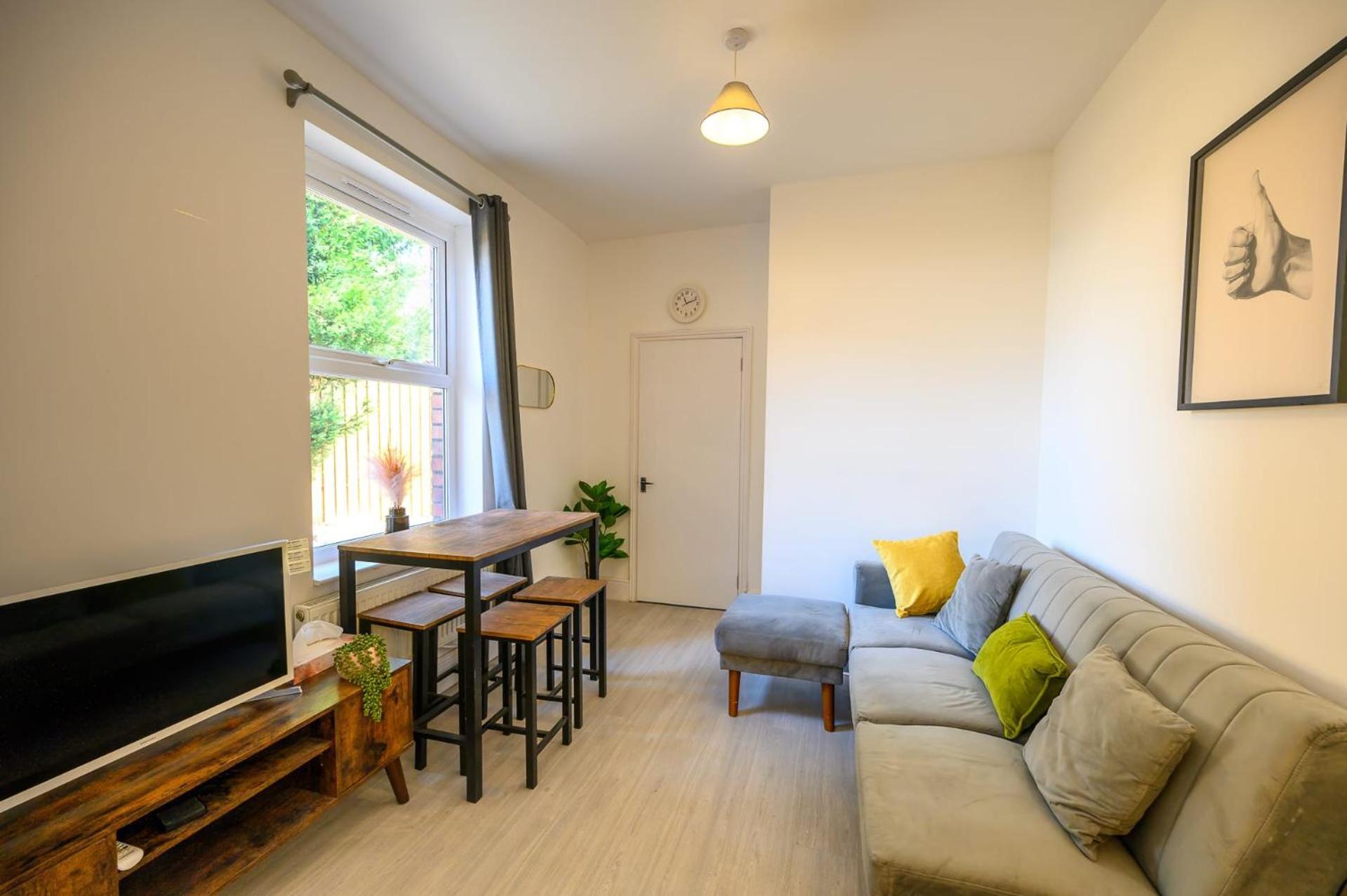 Brislington Base Super Convenient In South West By Staystaycations