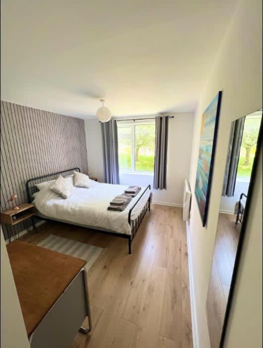 Montague One Bedroom Flat With Parking Apartment *