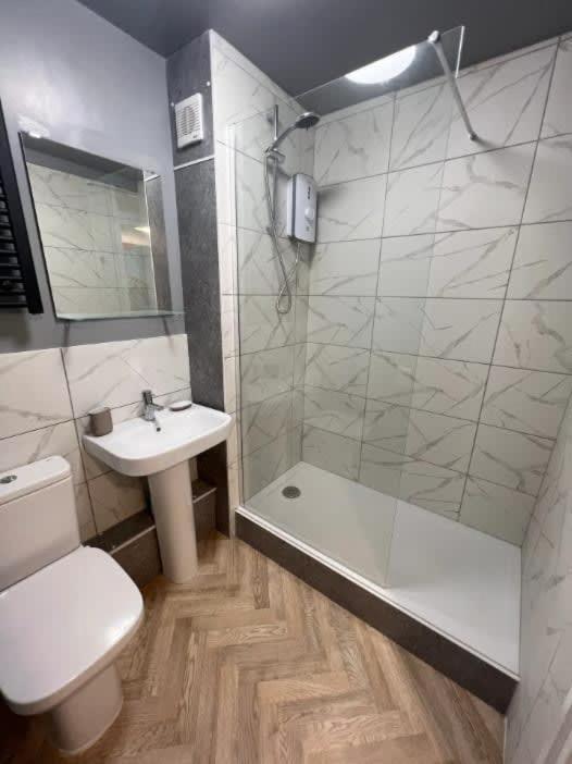 Apartment Montague One Bedroom Flat With Parking *