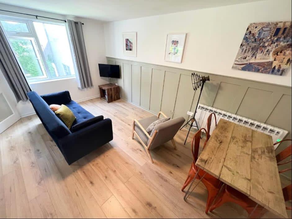 Montague One Bedroom Flat With Parking Apartment Bristol