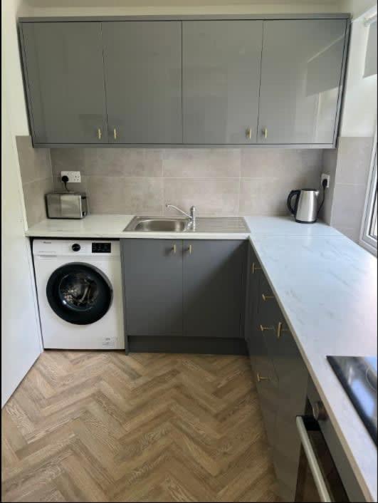 Montague One Bedroom Flat With Parking Apartment Bristol