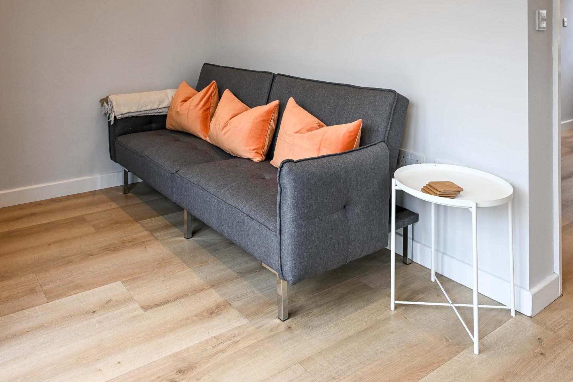 Dings House With Free Parking In Super South West Location By Staystaycations