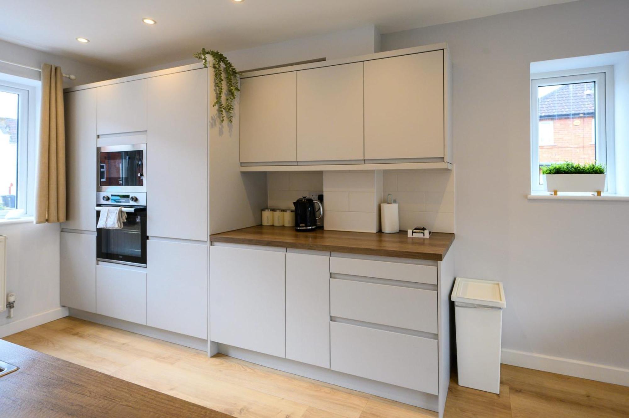 Dings House With Free Parking In Super South West Location By Staystaycations