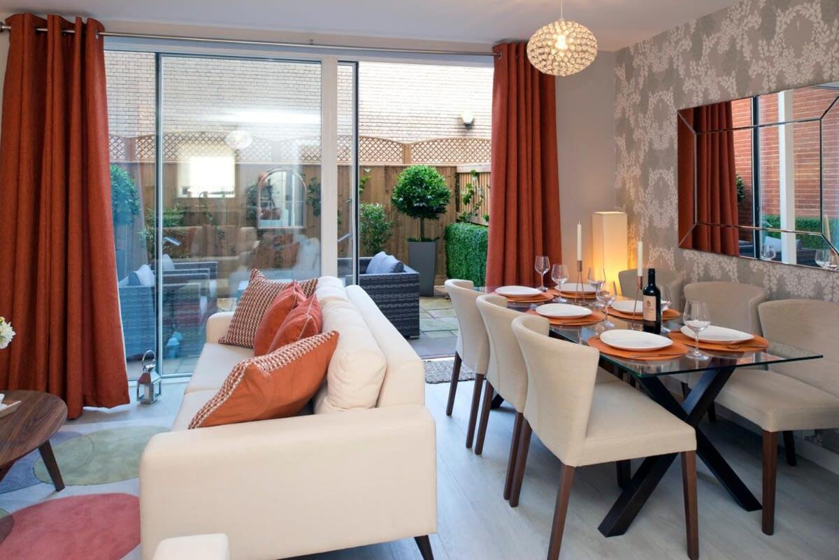 Deluxe Townhouse Next To Cabot Circus Holiday home *