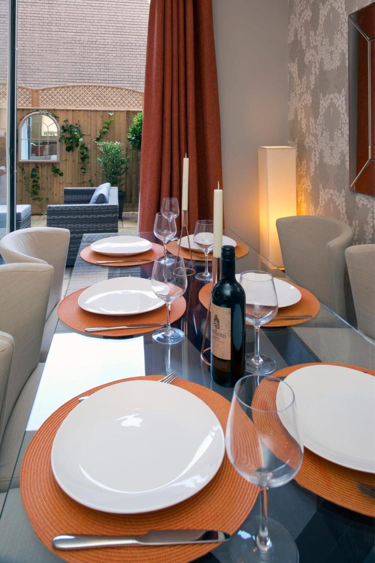 Deluxe Townhouse Next To Cabot Circus Holiday home *