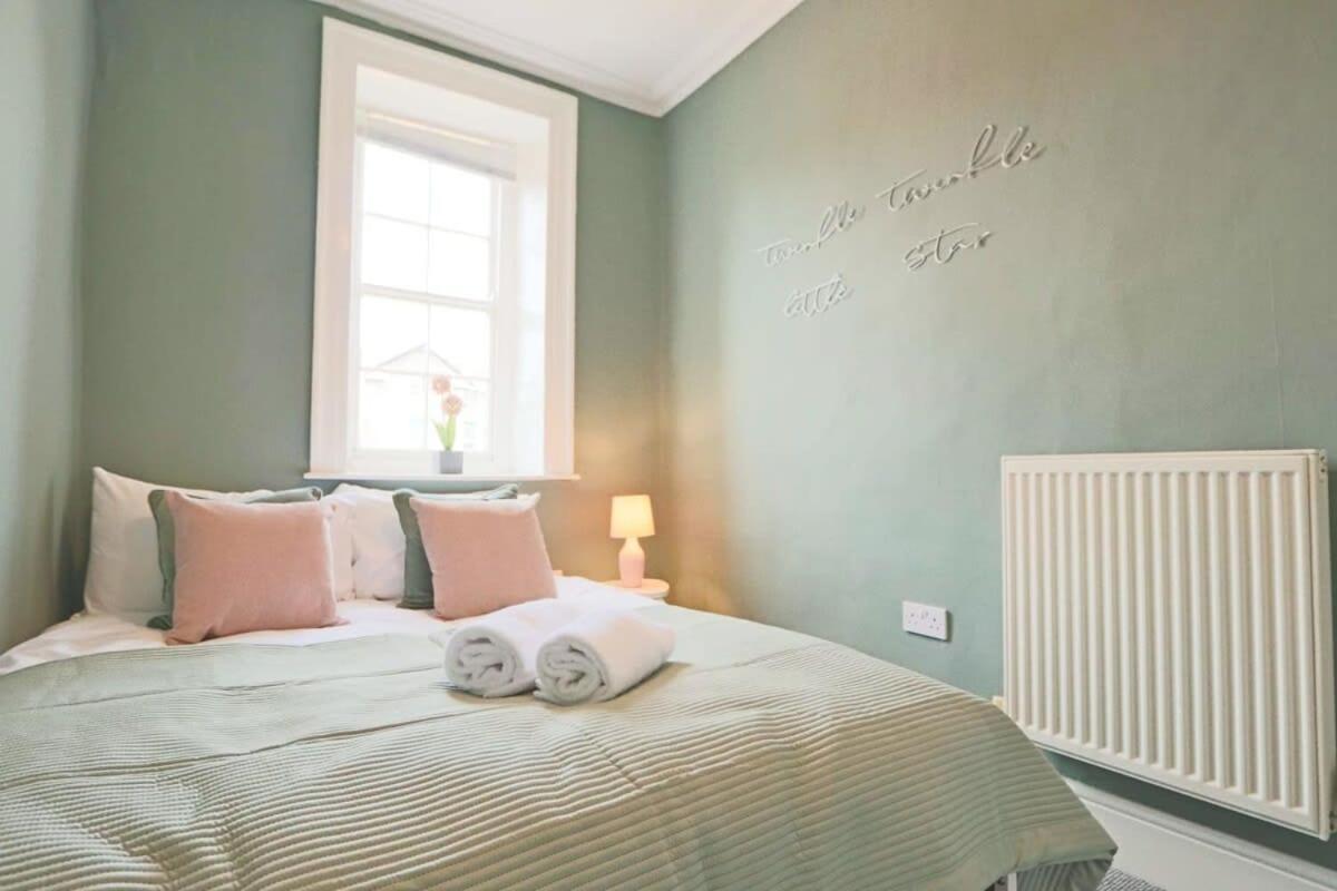 Kingsdown Hall 2 With Parking Apartment