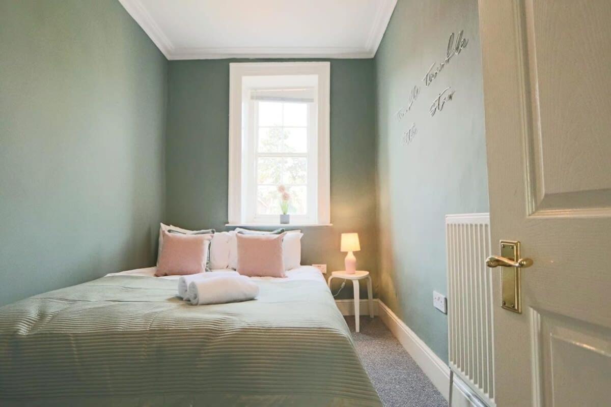 Kingsdown Hall 2 With Parking * Bristol