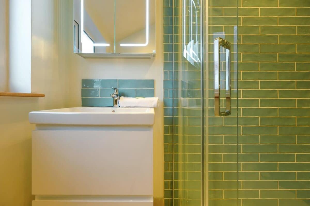 Raleigh 2 Bedroom Flat * Bristol