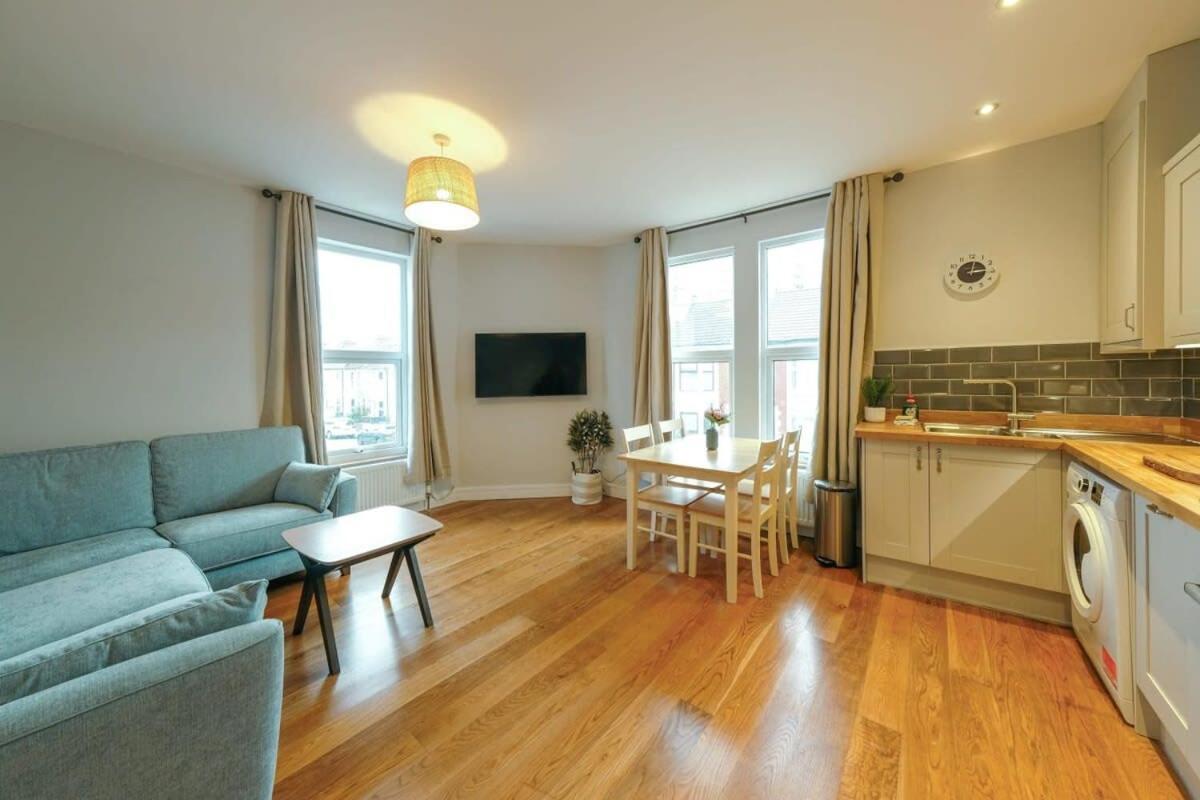 Raleigh 2 Bedroom Flat Apartment Bristol