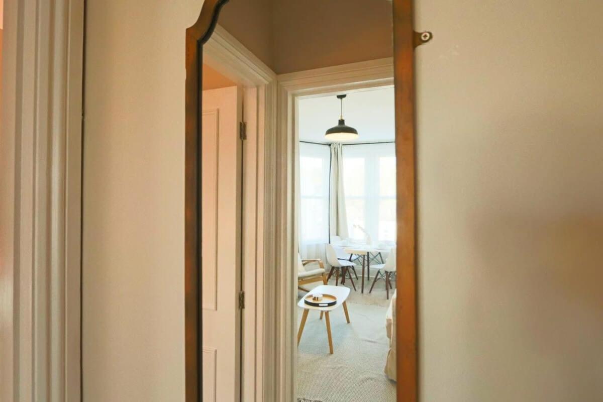 Chic And Cosy Two Bedroom Flat In Cheltenham Road Apartment