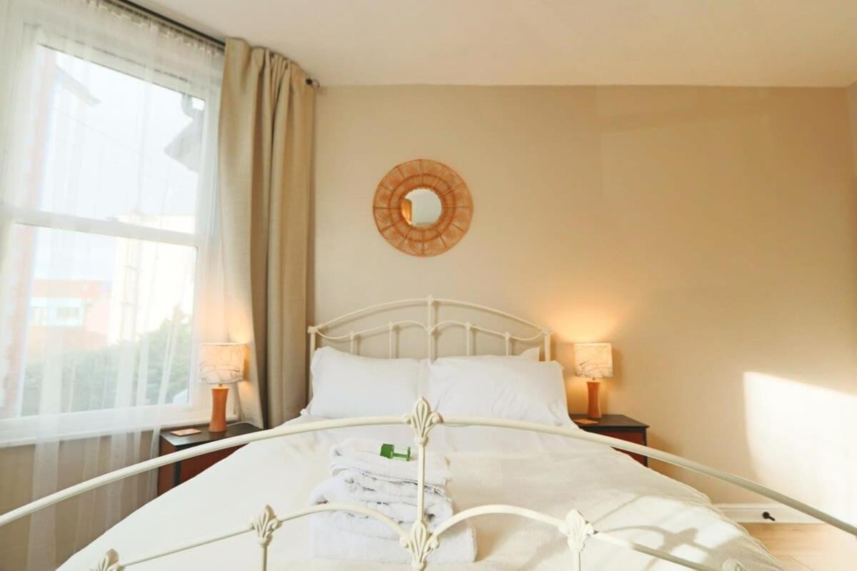 Apartment Chic And Cosy Two Bedroom Flat In Cheltenham Road Bristol