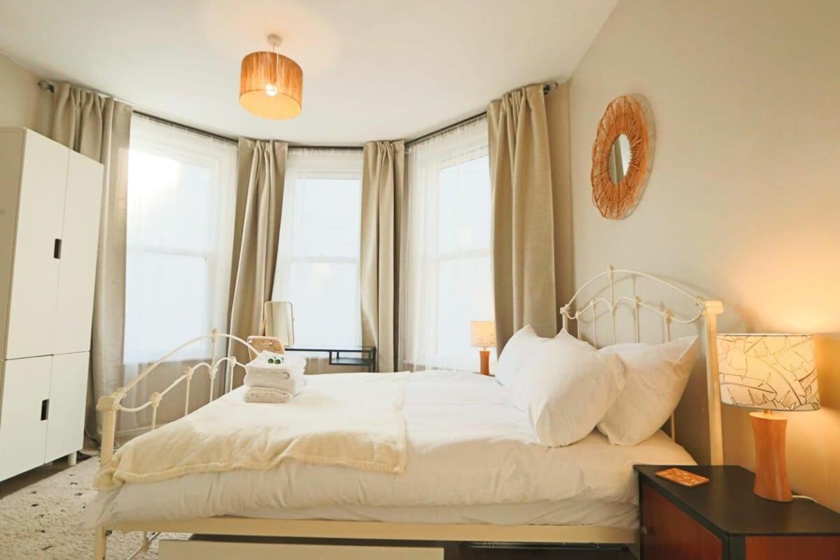 Chic And Cosy Two Bedroom Flat In Cheltenham Road * Bristol