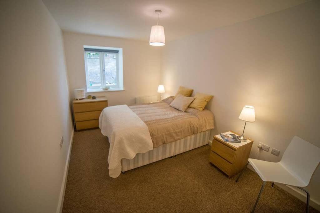 Champion Court Two Bedroom Flat Apartment *